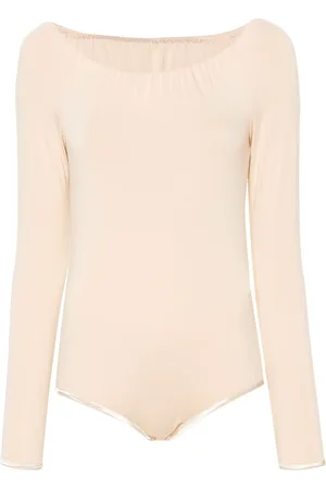 Ioana Ciolacu Krop i jersey med off-shoulder-snit