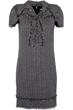 CHANEL Kort kjole i tweed med sløjfe fra 2009