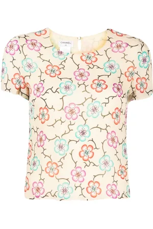 CHANEL 2001 T-shirt med blomstret CC-tryk