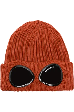 C.P. Company Ribbet hue med goggles-detalje