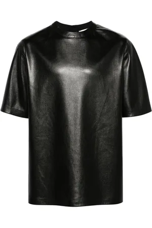 Nanushka T-shirt med sænket skulder og imiteret læder