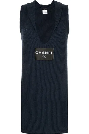 CHANEL Tilpasset strikket kjole med logo
