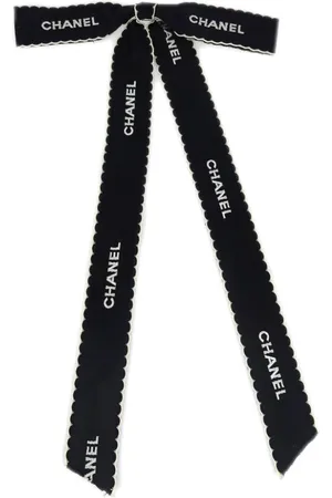 CHANEL Broche med sløjfe i satin fra 1990-2000