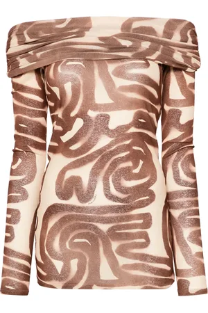 Nanushka Top med abstrakt tryk og off-shoulder-snit