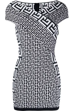 Balmain Kort kjole med off-shoulder-snit