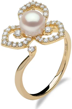 Yoko London Petal ring i 18 karat guld med perle og diamant