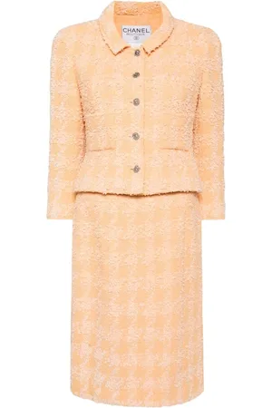 CHANEL 1996 bouclé-jakkesæt med nederdel