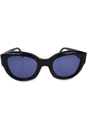 CHANEL Cat-eye solbriller med logo fra 1990-2000