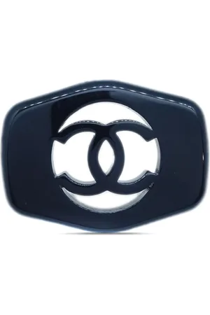 CHANEL CC broche med udskæring fra 1997