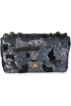 CHANEL Medium Classic Flap skuldertaske fra 2016-2017