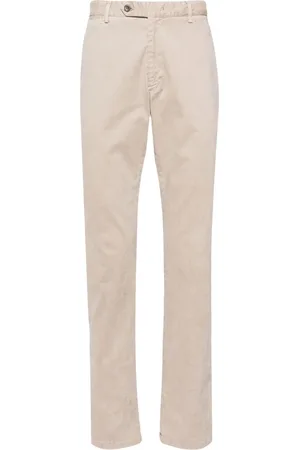 MAN ON THE BOON. Steve chinos