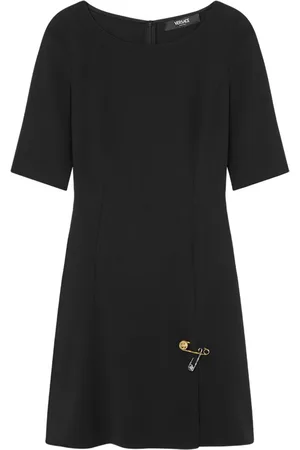 VERSACE Kort kjole i satin med sikkerhedsnål og svaj