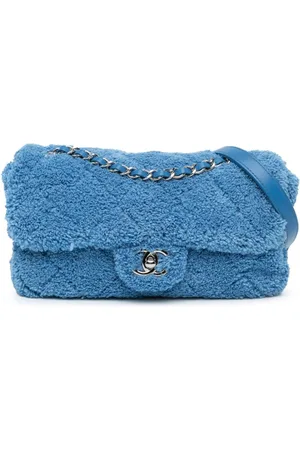 CHANEL Mellemstor quiltet Coco Beach Flap crossbody-taske i frotté fra 2019