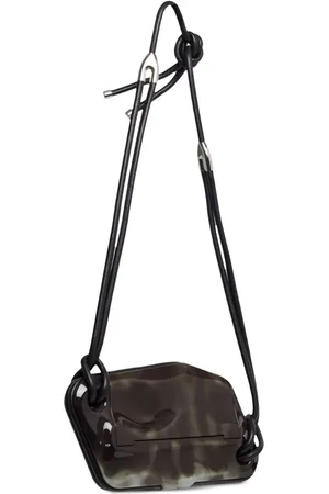 PUBLISHED BY Crossbody-taske