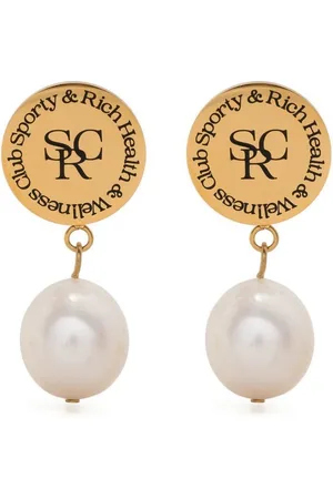 Sporty & Rich øreringe med perle og logo-knap