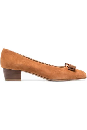 Salvatore Ferragamo Pumps i ruskind med sløjfedetalje