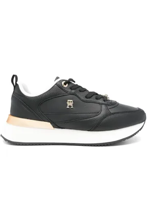 Tommy Hilfiger Loafers i ruskind med logoapplikation