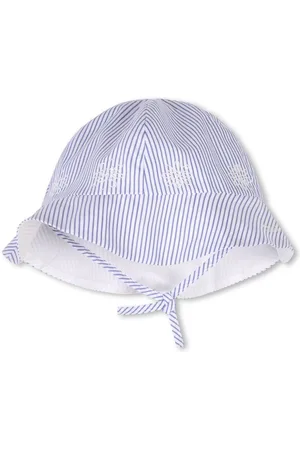 Chloé Stribet hat med broderi