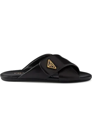 Prada Sandaler med trekantet emaljelogo