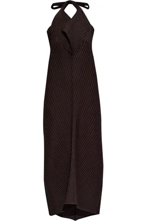 Issey Miyake Lang kjole i plissé med halterneck