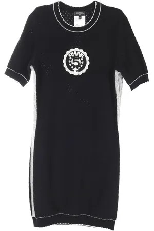 CHANEL Intarsiastrikket N°5 kjole fra 1986-1988
