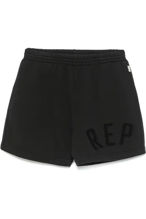 Represent Shorts med applikation