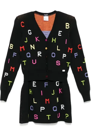 CHANEL Setup jakkesæt med kraveløs cardigan og nederdel fra 2001