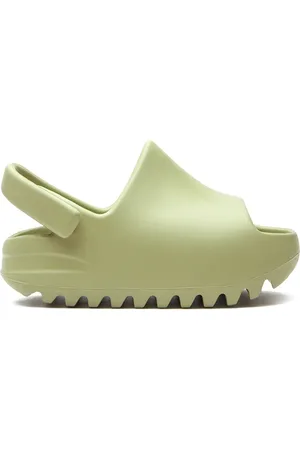 adidas Yeezy sandaler