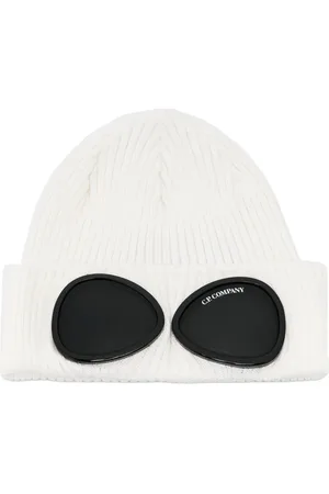 C.P. Company Hue med goggles-detalje