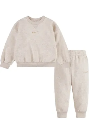 Nike Essential 