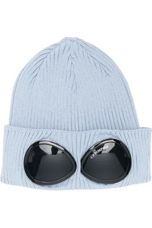 C.P. Company Hue med goggles-detalje