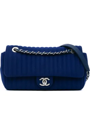 CHANEL Quiltad axelväska med viklock från 2016-2017