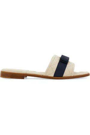 Salvatore Ferragamo Quiltede sandaler med Vara Bow-applikation