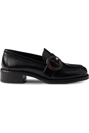 Prada Loafers i læder med rundt spænde