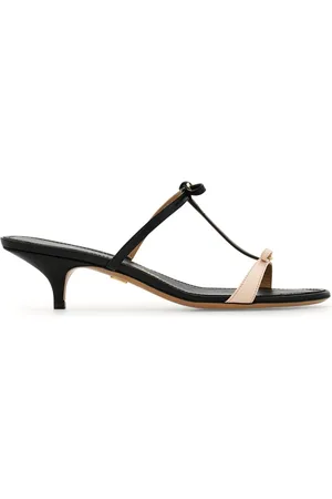 Salvatore Ferragamo Sandaler med lav hæl og remme