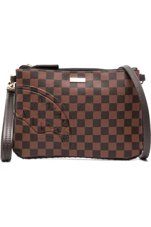 Sprayground Ternet clutch med prægning