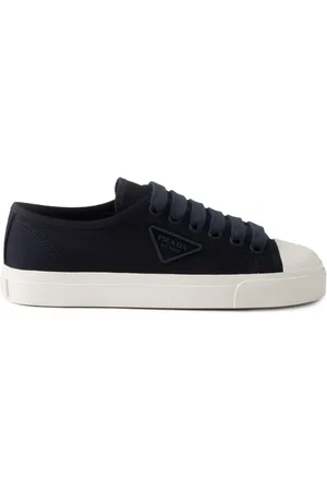 Prada Sneakers i kanvas med snøre