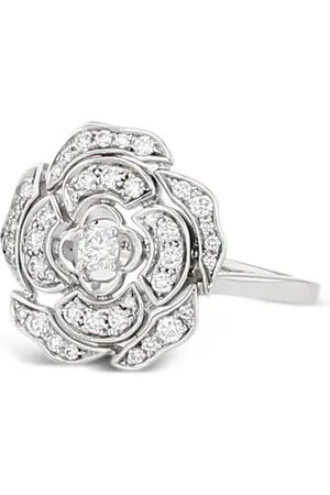 CHANEL Bouton de Camélia diamantring i 18 karat hvidguld