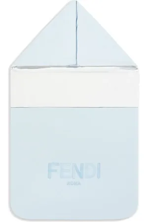 Fendi Sovepose med broderet logo