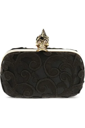 Alexander McQueen Clutch i satin-blonde med dødningehovedlukning