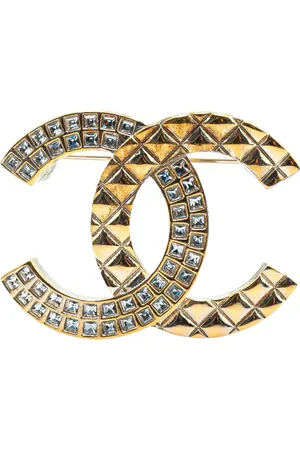 CHANEL Guldbelagt quiltet CC-broche med rhinsten fra 2017