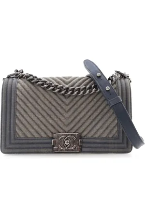 CHANEL Medium Chevron Boy Flap crossbody-taske i denim fra 2014-2015
