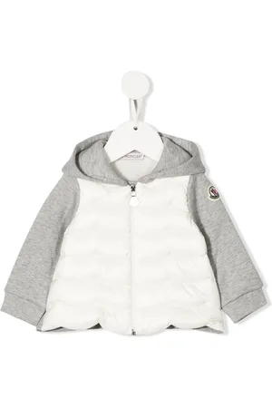Moncler Jakke med hætte og logomærke på ærmerne