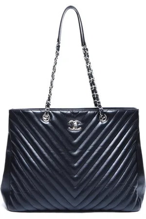 CHANEL Skuldertaske med V-syninger fra 2016-2017