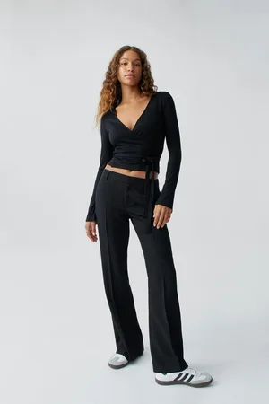 Gina Tricot Relaxed bootcut trousers - utsvingede habitbukser - Sort - 32 - Dame