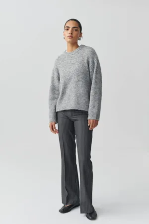 Gina Tricot Relaxed bootcut trousers - utsvingede habitbukser - Grå - 36 - Dame