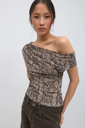 Gina Tricot Asymmetric top - Off shoulder-top - Brunt - XS - Dame