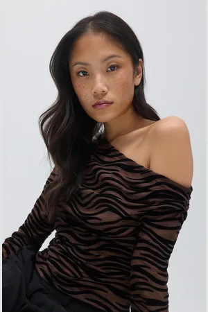 Gina Tricot Asymmetric top - Off shoulder-top - Sort - XS - Dame