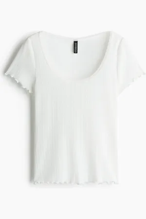 H&M T-shirt i pointelle med blondekant