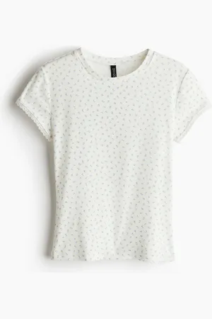 H&M Ribbet T-shirt med blondekanter